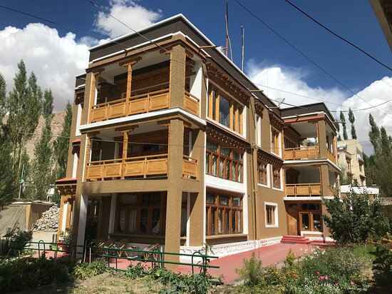 ladakh hotel list 